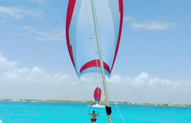 Catamaran Regular Isla Mujeres